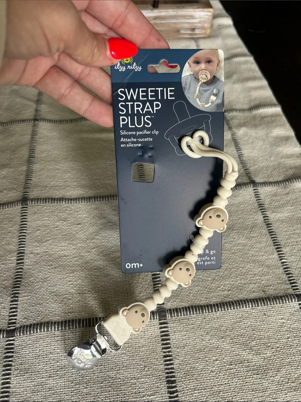 Itzy Ritzy Sweetie Strap Plus Silicone Pacifier Clip - cream white and Beige